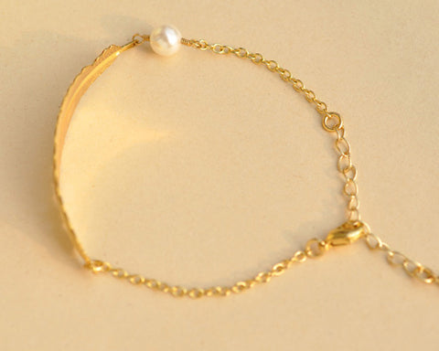 Golden Feather Pearl Bracelet